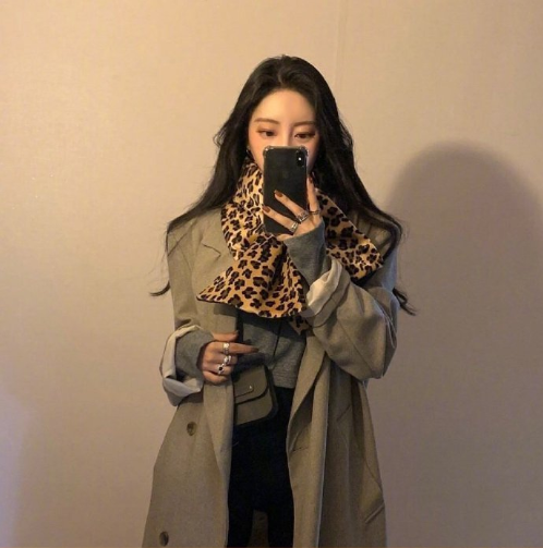 韩国美女时尚博主利落的冬日衣服颜色搭配技巧