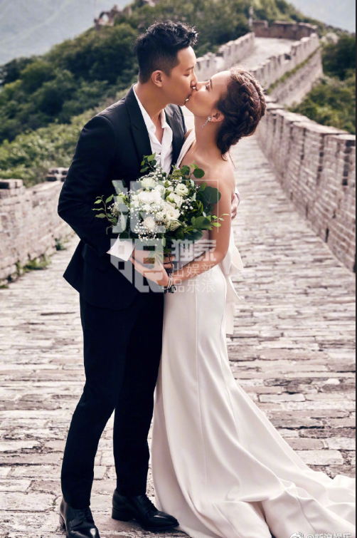 中国明星夫妻韩庚卢靖姗官宣结婚照图片
