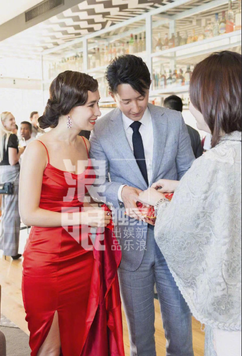 中国明星夫妻韩庚卢靖姗官宣结婚照图片