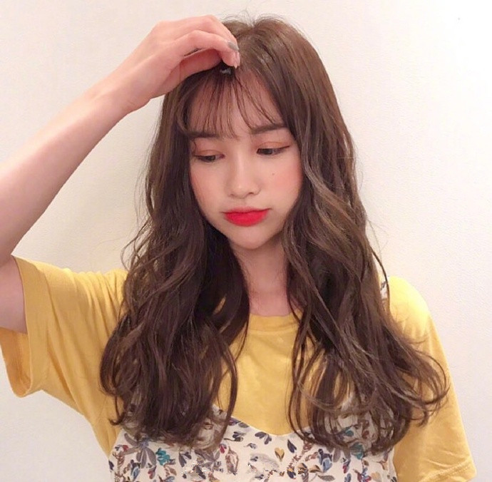 知性迷人长发大波浪卷发美女图片