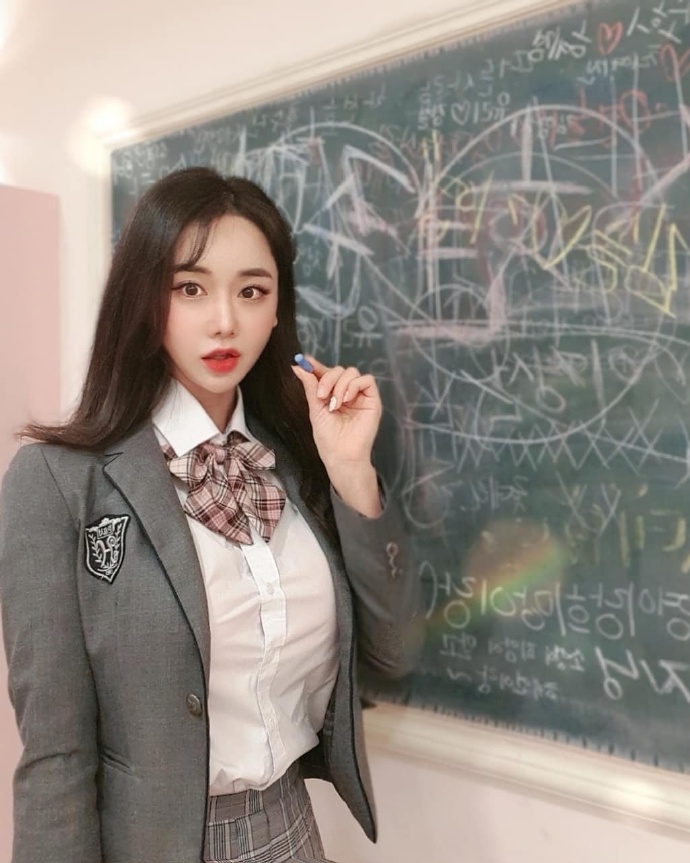 清纯校花mm美女嘟嘟嘴可爱图片