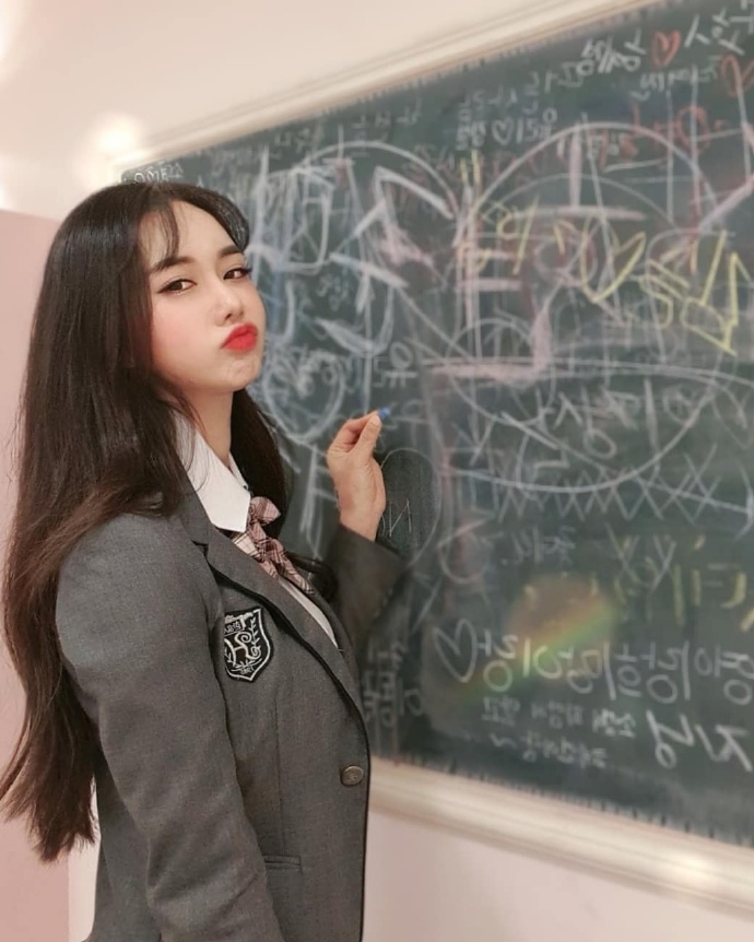 清纯校花mm美女嘟嘟嘴可爱图片
