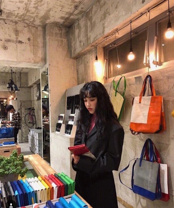 齐刘海黑直长发美女头像图片