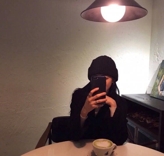 齐刘海黑直长发美女头像图片