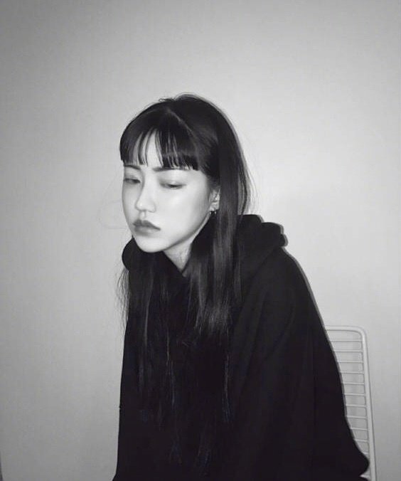 齐刘海黑直长发美女头像图片
