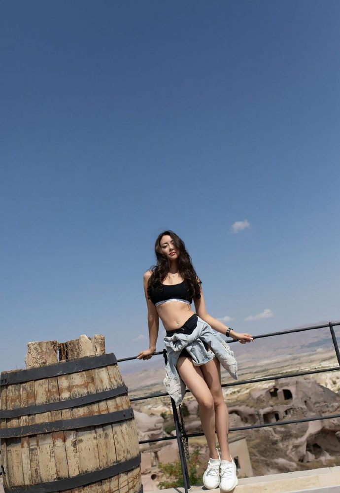 健身女神魔鬼身材比例长腿美女图片