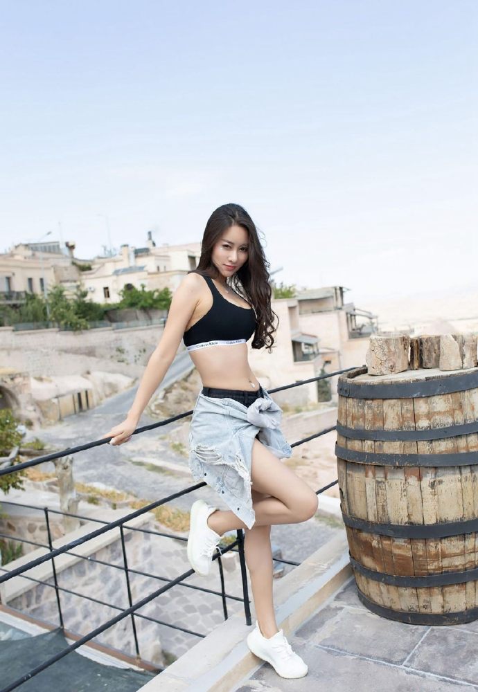 健身女神魔鬼身材比例长腿美女图片