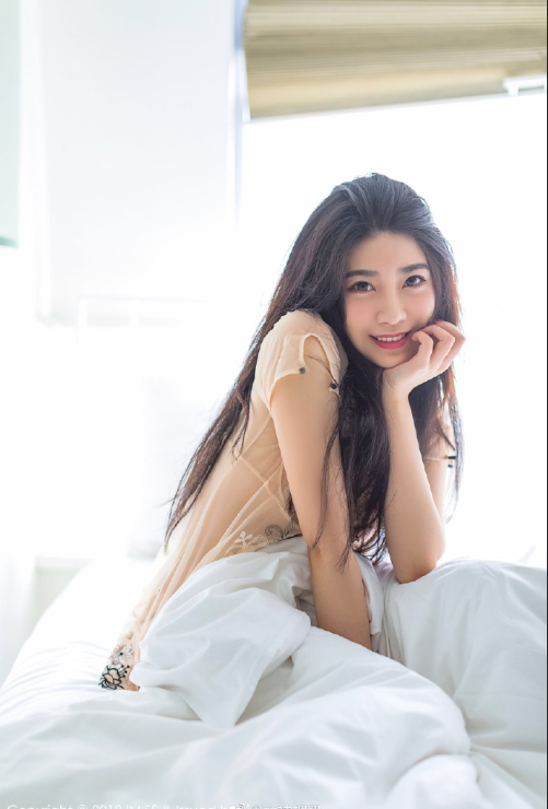 性感美女在床上透视装诱惑图片