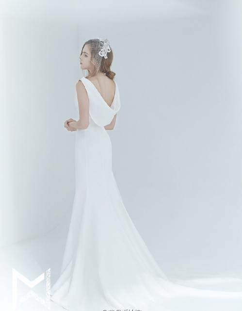 温柔如水的一组个性婚纱礼服图片