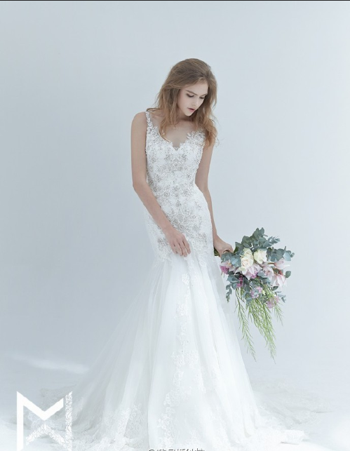 温柔如水的一组个性婚纱礼服图片