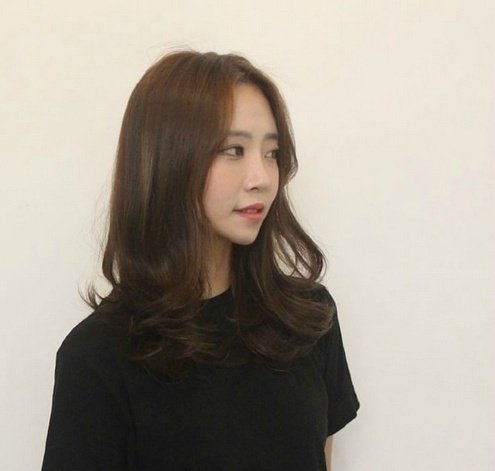 2019年烫发流行款图女 自然风格的烫发发型图片