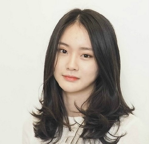 2019年烫发流行款图女 自然风格的烫发发型图片