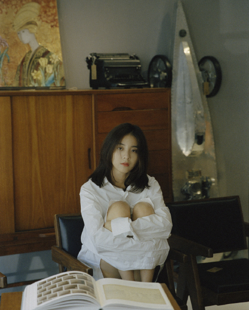 95后新生代美女明星万鹏图片
