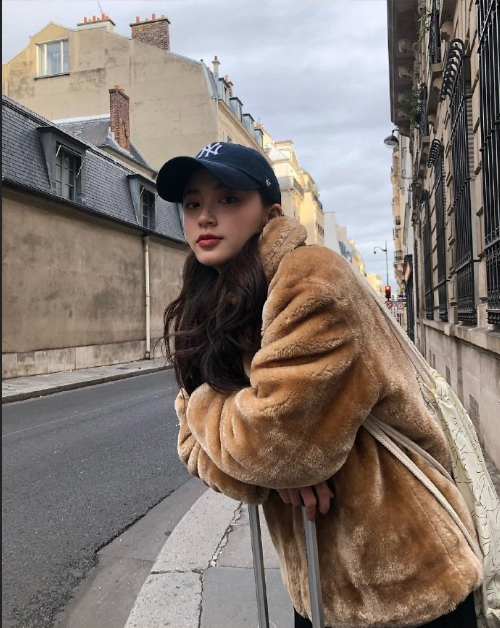 95后韩国美女模特宋智英完美身材比例图片