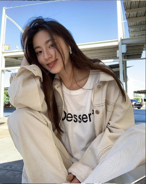 95后韩国美女模特宋智英完美身材比例图片