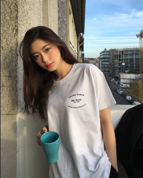95后韩国美女模特宋智英完美身材比例图片