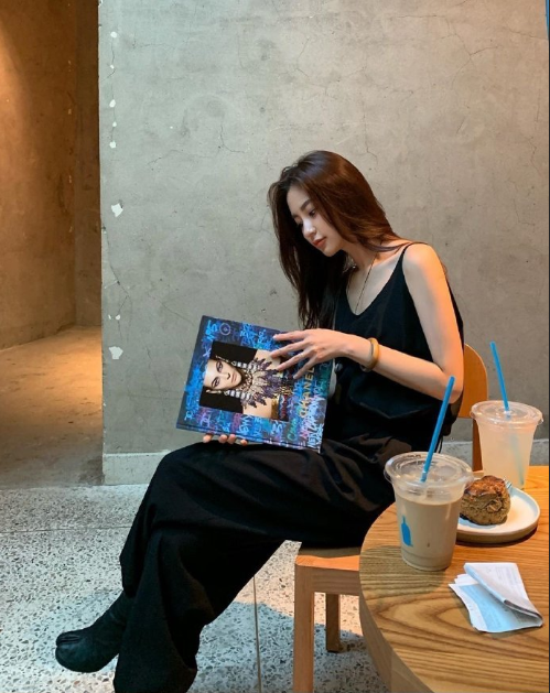 95后韩国美女模特宋智英完美身材比例图片