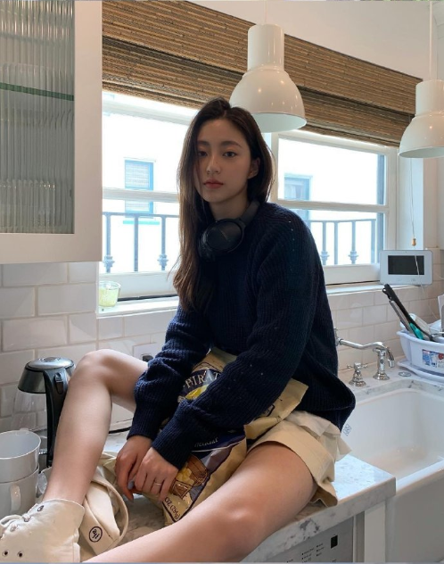 95后韩国美女模特宋智英完美身材比例图片