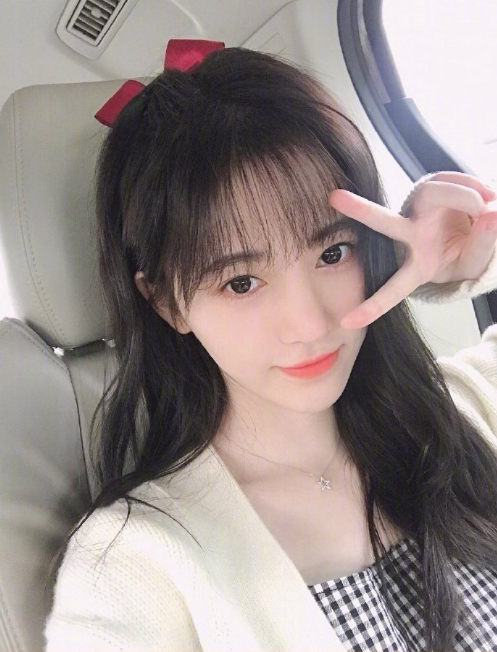 四川美女明星鞠婧祎自拍照图片