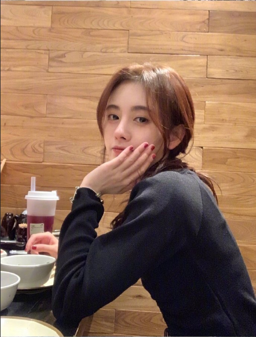 四川美女明星鞠婧祎自拍照图片
