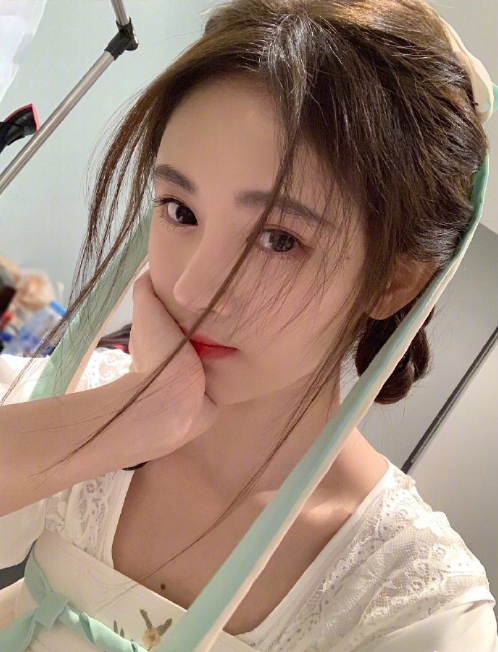 四川美女明星鞠婧祎自拍照图片