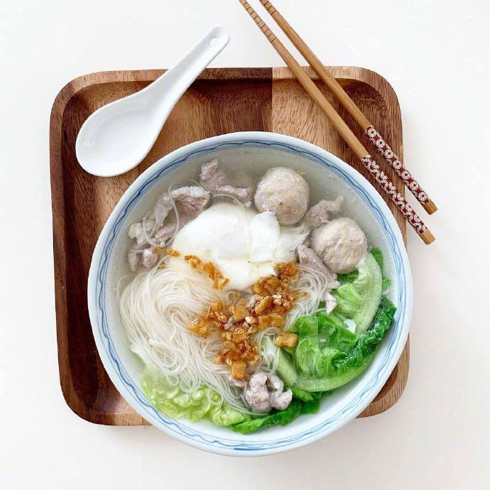 简单的一人食谱一碗面条一碗粉一碗盖饭图片