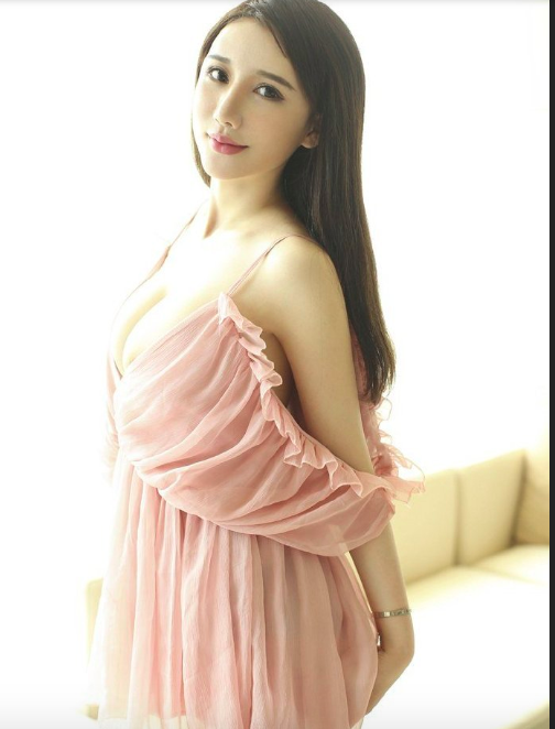 宅男女神性感美女王瑾轩粉色纱裙深深的乳沟诱惑图片