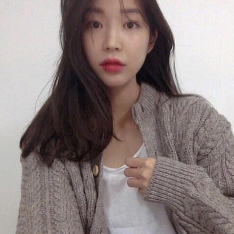 温柔慵懒感的中长发发型气质美女图片