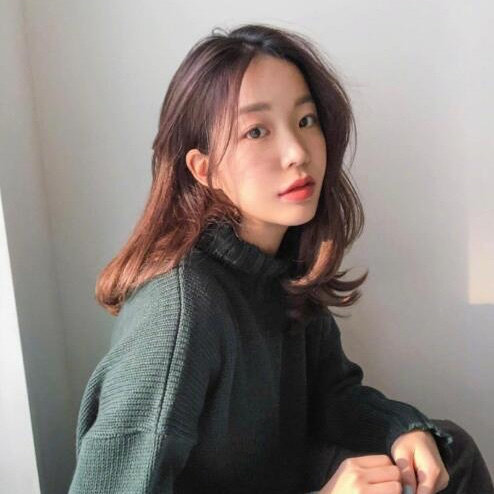 温柔慵懒感的中长发发型气质美女图片