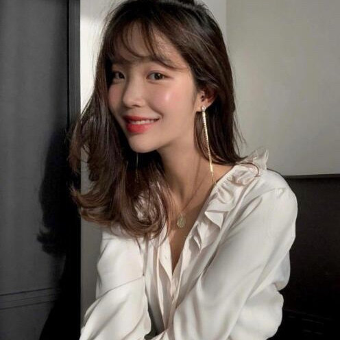 温柔慵懒感的中长发发型气质美女图片
