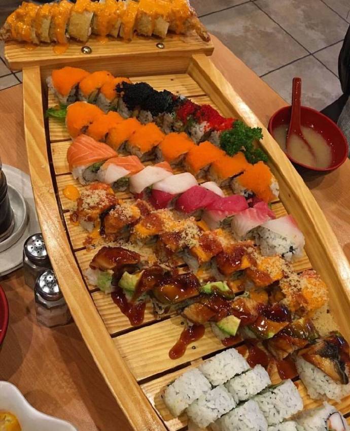日料寿司大餐图片
