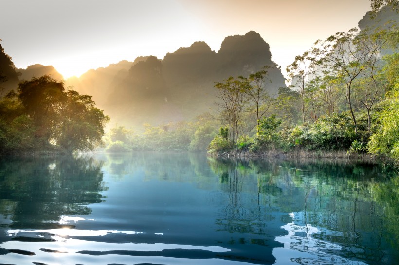 大自然风景清晨的山水风景图片