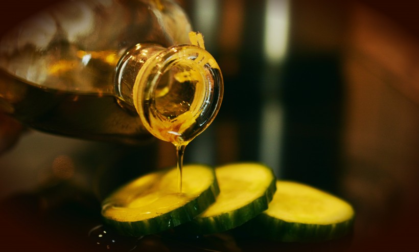 纯天然营养健康的食用油橄榄油图片