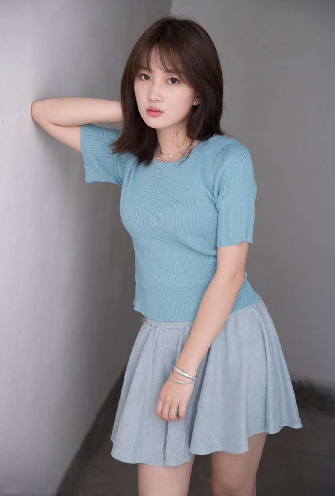 清纯mm美女小短裙气质写真图片