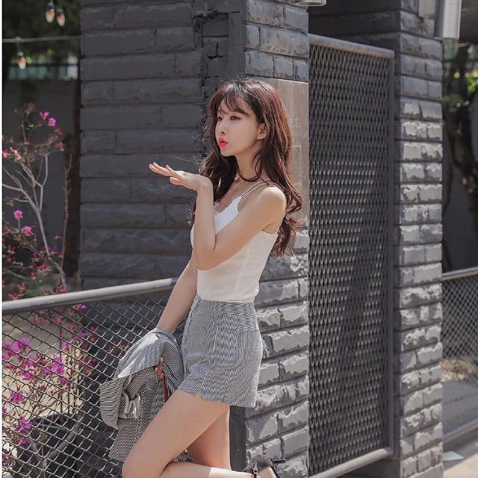 大长腿高颜值小清新街拍美女图片