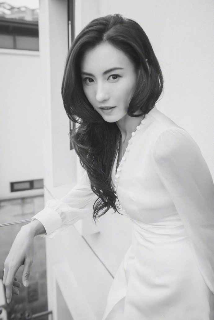 港片女神香港美女明星张柏芝黑白照图片
