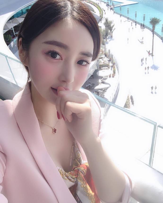 可爱的亚洲女生自拍照