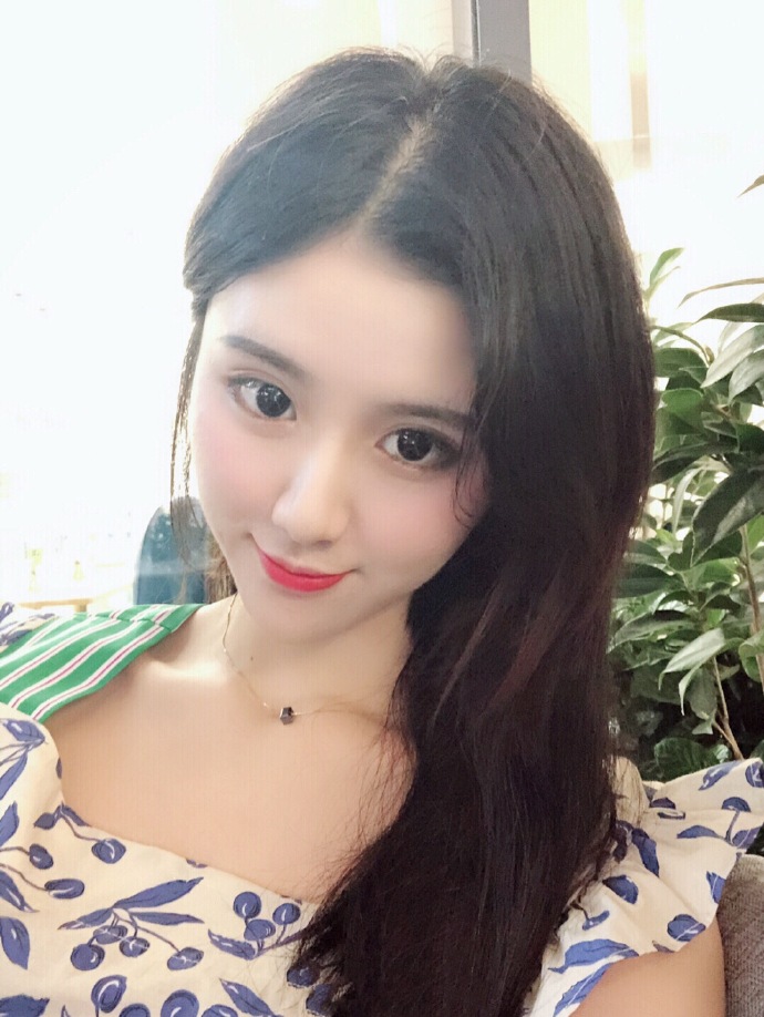 超好看的极品美女自拍生活照图片