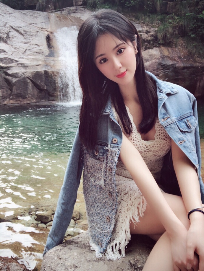 超好看的极品美女自拍生活照图片
