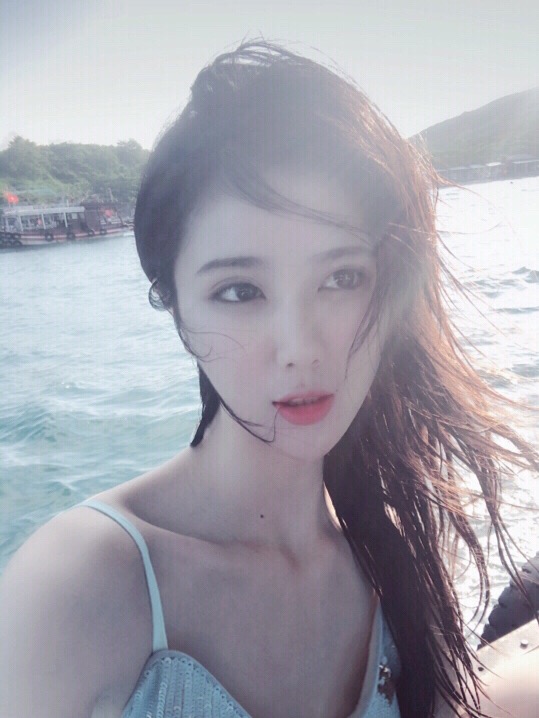 超好看的极品美女自拍生活照图片