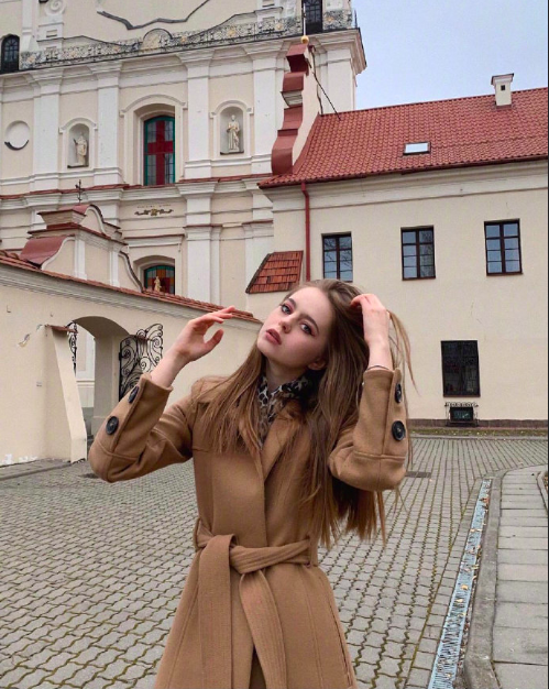 俄罗斯美女模特牛仔服搭配街拍图片