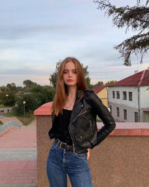 俄罗斯美女模特牛仔服搭配街拍图片