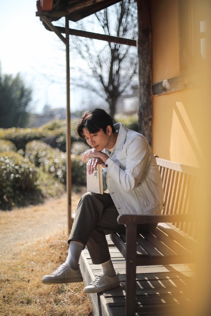 韩国男明星孔刘春天里写真图片