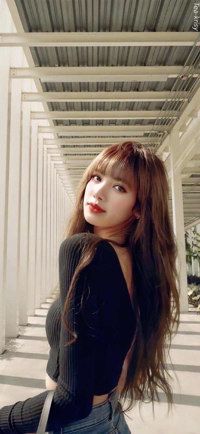 行走的人间芭比泰国美女lisa高颜值好身材图片
