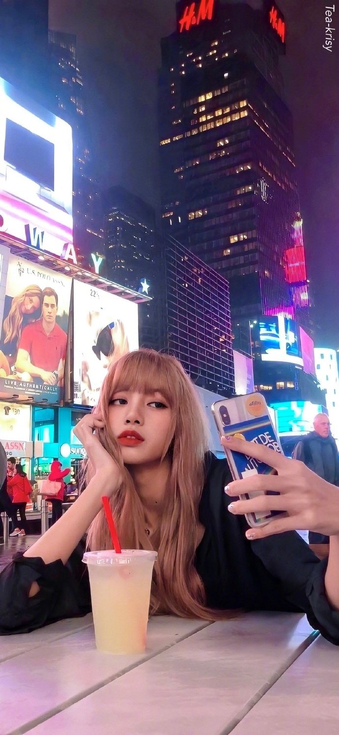 行走的人间芭比泰国美女lisa高颜值好身材图片