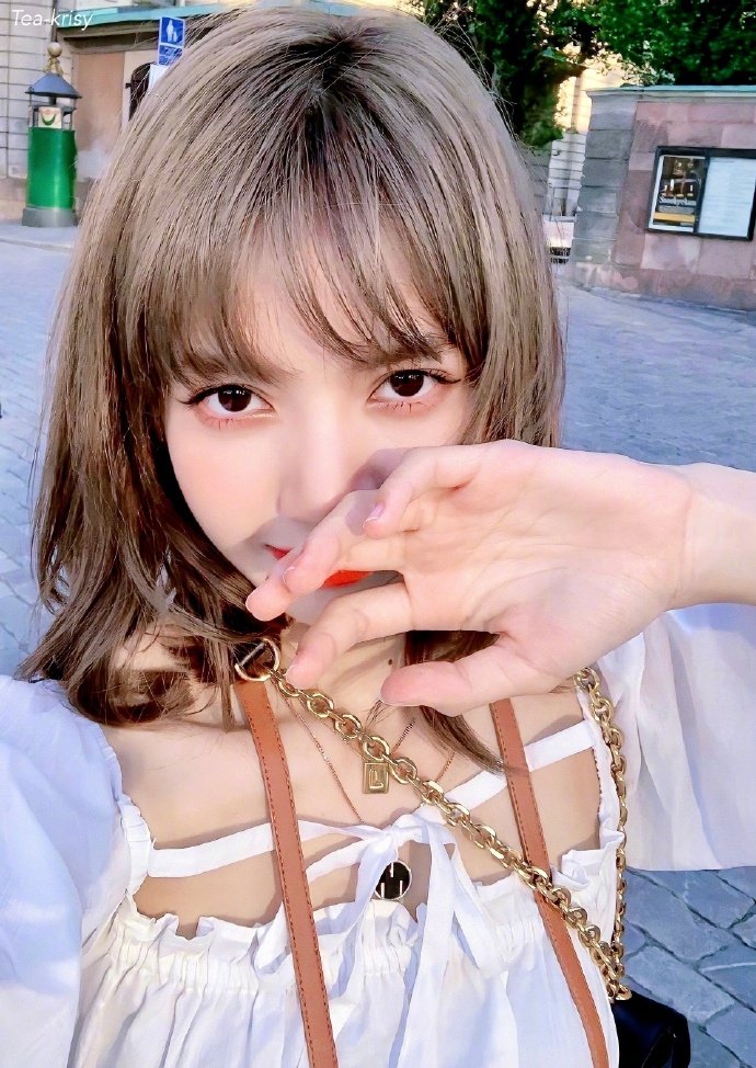 行走的人间芭比泰国美女lisa高颜值好身材图片