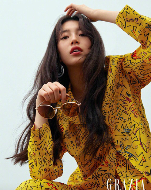 韩国美女明星裴秀智《GRAZIA》御姐风画报图片