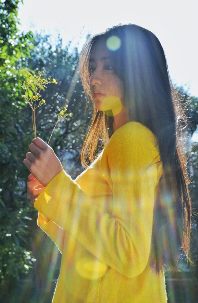 最美星二代日本美女明星木村光希晒照春天气息浓厚