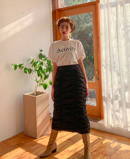 个性有魅力的时髦女生春装搭配图片