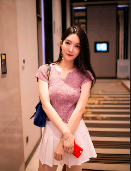 宅男福利婀娜多姿娇的性感女神Angela小热巴酒店写真图片